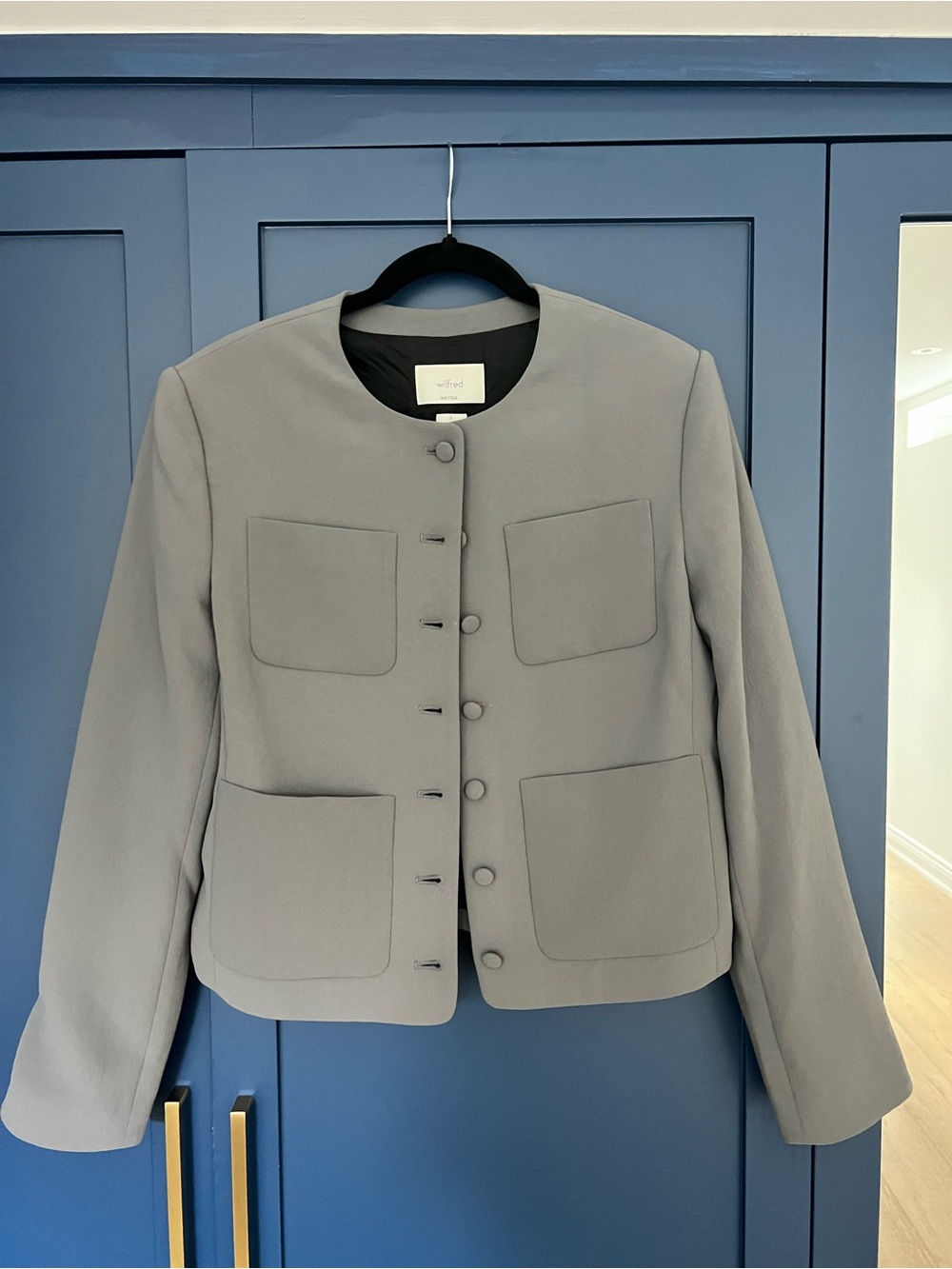 Aritzia Round-Neck Gray Patch-Pocket Jacket size 6.